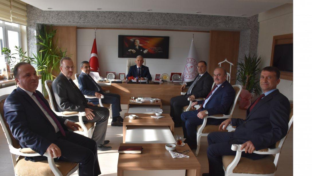 İnebolu Kaymakamı Sayın Abdullah Atakan ATASOY ve İnebolu Belediye Başkanı Sayın Mustafa Hüner ÖZAY İl Milli Eğitim Müdürümüz Sayın Cengiz BAHÇACIOĞLU'nu makamında ziyaret etti.