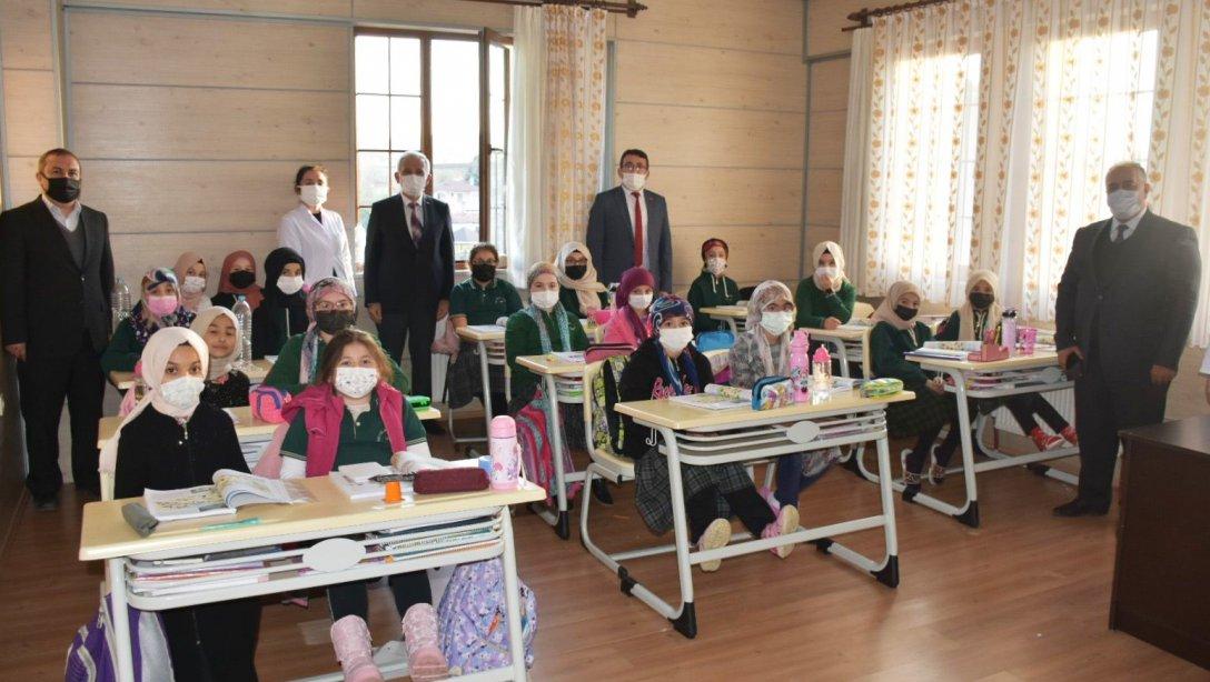 İl Milli Eğitim Müdürümüz Sayın Cengiz Bahçacıoğlu, Seyid Zülfikâr Vakfı M. Naim Karaman Hafız İmam Hatip Ortaokulu'nu Ziyaret Etti.