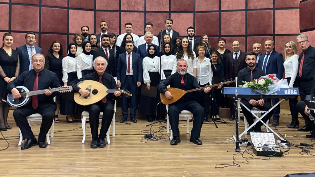 'Şarkılar Bizi Söyler Biz de Şarkıları Söyleriz ' Projesi Kapsamında Çankırı Nurettin Ok Halk Eğitimi Merkezi Türk Müziği Korosu İlimizde Konser Gerçekleştirdi