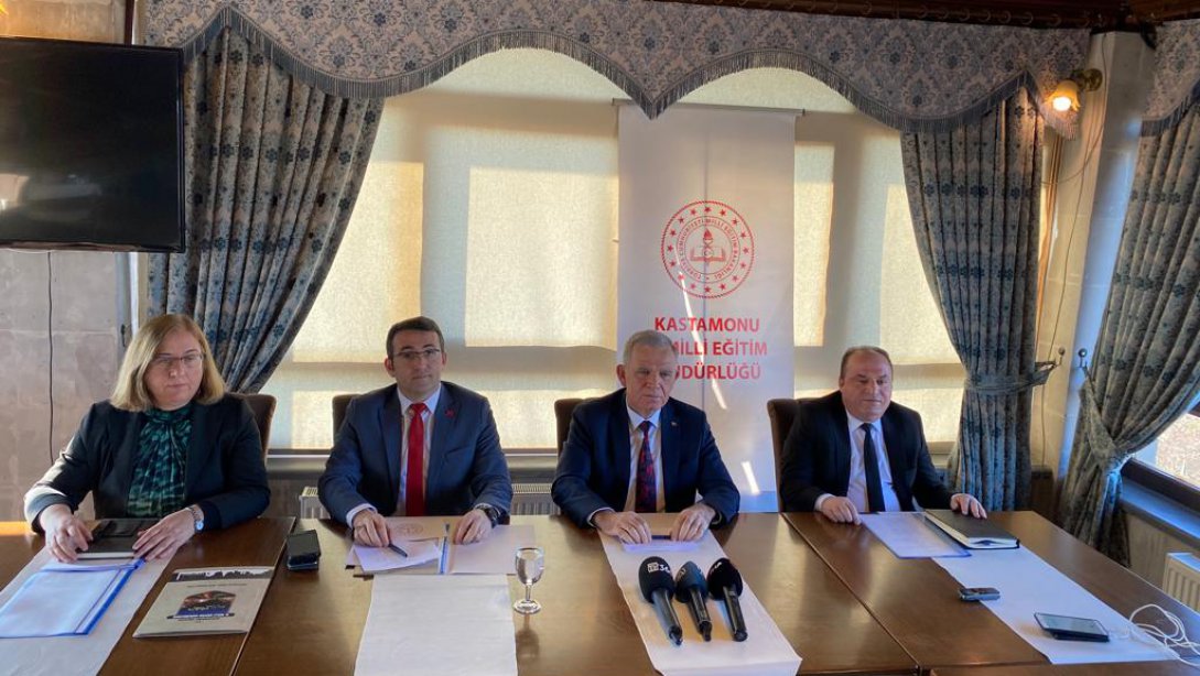 İl Millî Eğitim Müdürümüz Sayın Cengiz Bahçacıoğlu Başkanlığında Basın Mensupları ile Bilgilendirme Toplantısı Yapıldı