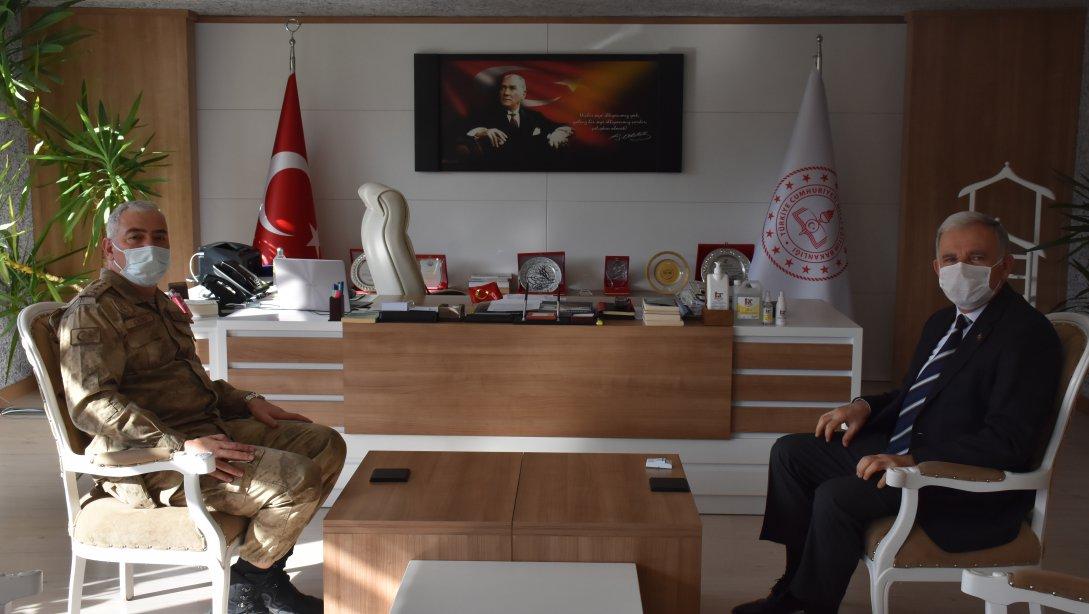 5'inci Jandarma Komando Eğitim Alay Komutanı Sayın J. Alb. Mehmet ÇELİK,  İl Müdürümüz Sayın Cengiz BAHÇACIOĞLU'nu Makamında Ziyaret Etti.