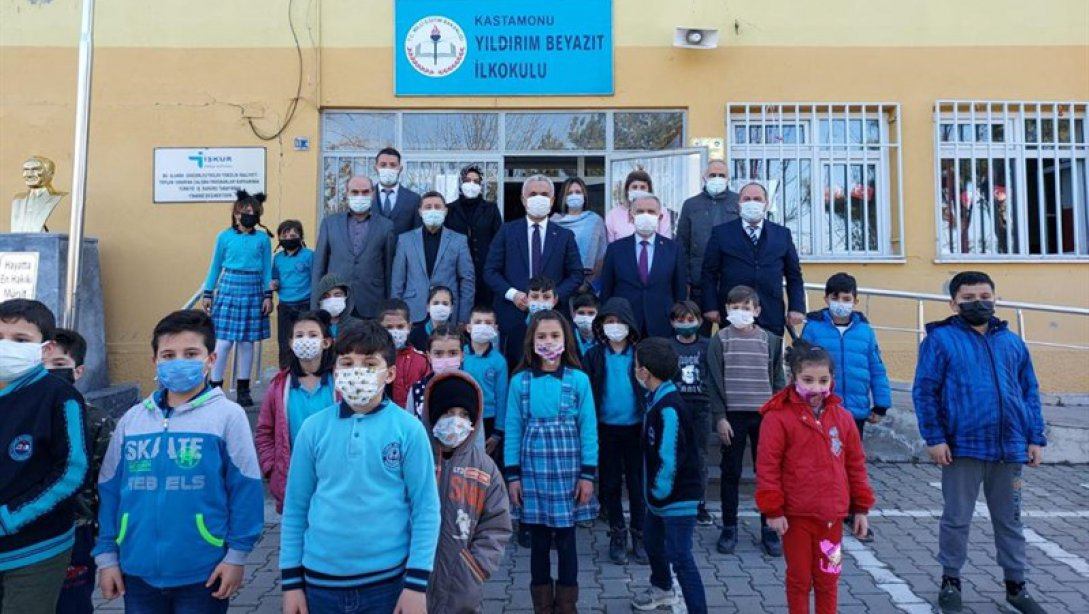 Valimiz Sayın Avni ÇAKIR, Reşit Çubukçuoğlu İlk ve Ortaokulu ile Yıldırım Beyazıt İlkokulu'nu Ziyaret Etti.