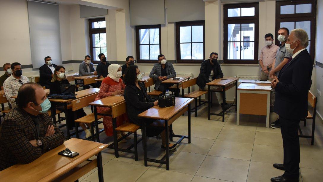 İl Milli Eğitim Müdürümüz Sayın Cengiz BAHÇACIOĞLU, Merkez Ortaokulu ve Mustafa Kaya Anadolu Lisesini Ziyaret Etti.