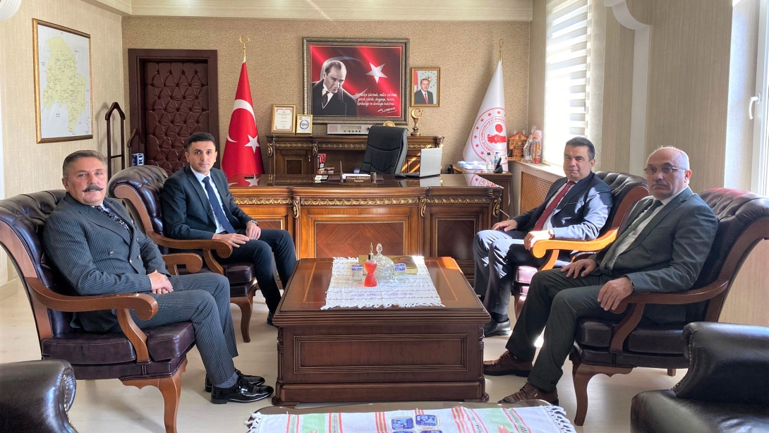 İl Millî Eğitim Müdürümüz Sayın Hasan Gümüş Pınarbaşı Kaymakamı Sayın Kürşad Karaselvi'yi Ziyaret Etti
