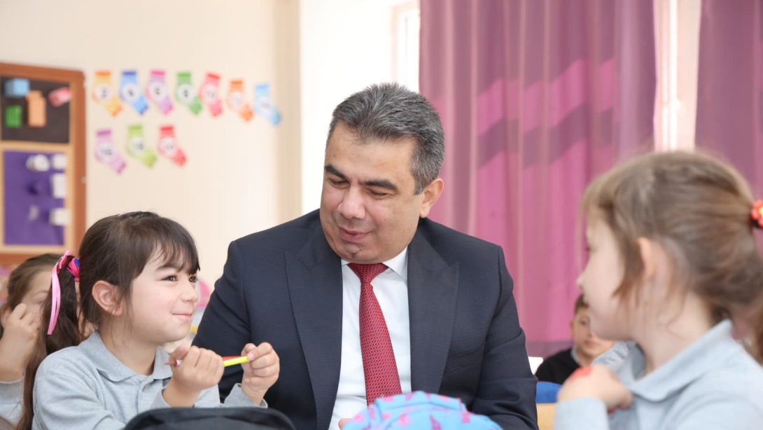 İl Millî Eğitim Müdürümüz Hasan Gümüş Pınarbaşı Şehit Ramazan Akkaya Yatılı Bölge Ortaokulu Öğrencilerimizle Buluştu