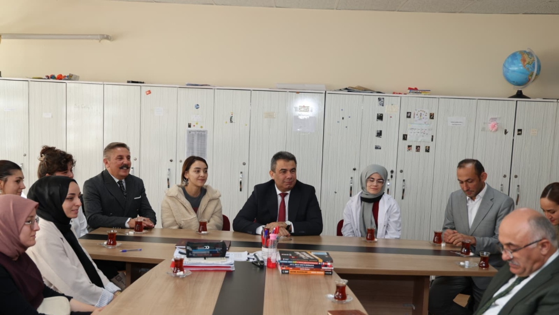 İl Millî Eğitim Müdürümüz Hasan Gümüş Pınarbaşı Şehit Ramazan Akkaya Yatılı Bölge Ortaokulu Öğretmenlerimizle Bir Araya Geldi